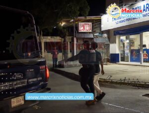 Ejecutan a mujer en la avenida Leona Vicario; el ataque ocurrió frente a una farmacia y dejó una persona detenida.