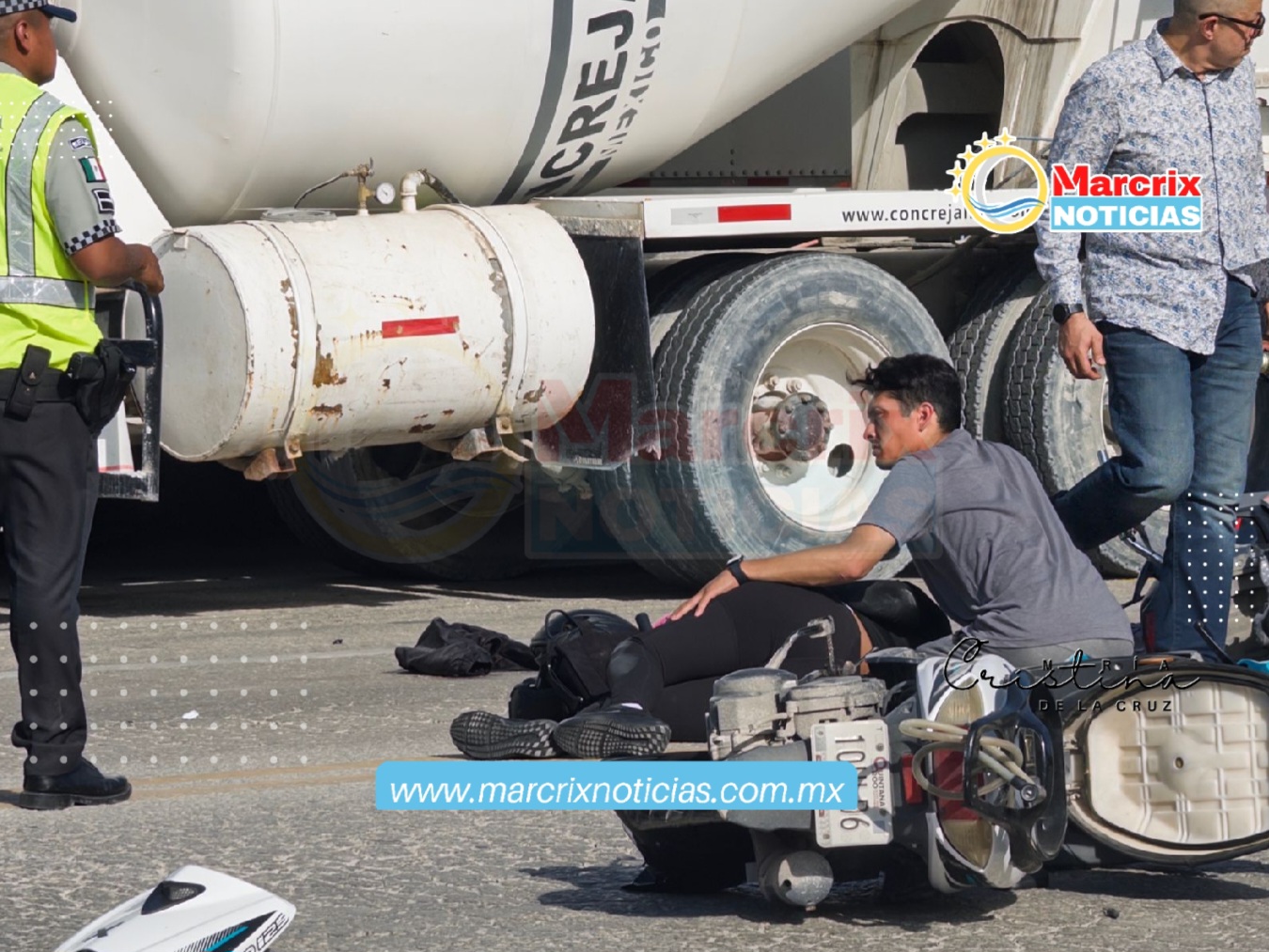 camión revolvedor atropella a motociclistas en Cancún