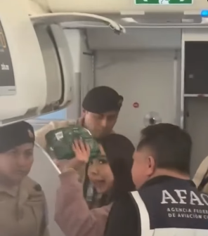 Un altercado en vuelo a Cancún obligó a regresar la aeronave a tierra y a solicitar apoyo de la Marina.