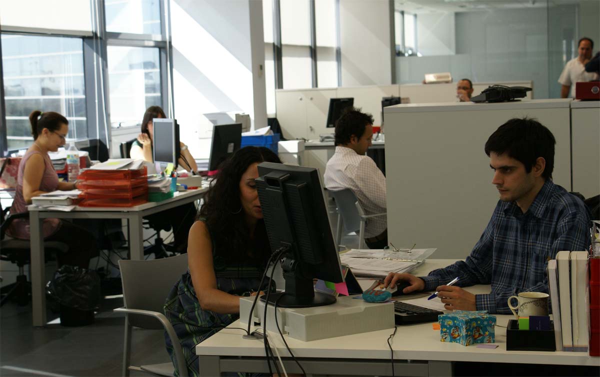 La jornada laboral de 40 horas se aplicará gradualmente hasta 2030; el dictamen no define cómo quedarán los días de descanso.