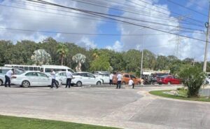 Enfrentamiento entre taxistas e iNdrive moviliza a la policía en Playa del Carmen