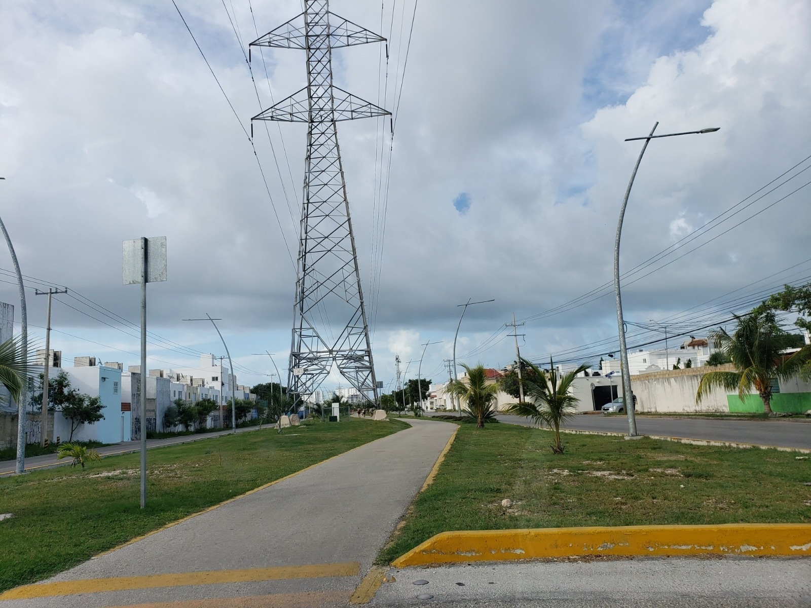 Corte de Luz Av. Huayacán