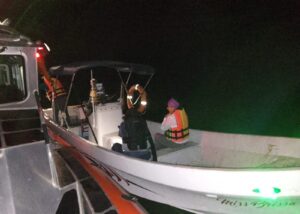 Marina rescata a trabajadores de Conafor tras quedar a la deriva al Noreste de Chetumal