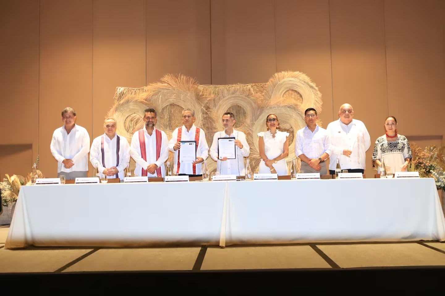 Xcaret y Profeco firman tres convenios para mejorar el servicio y habilitar conciliaciones en línea en Quintana Roo.