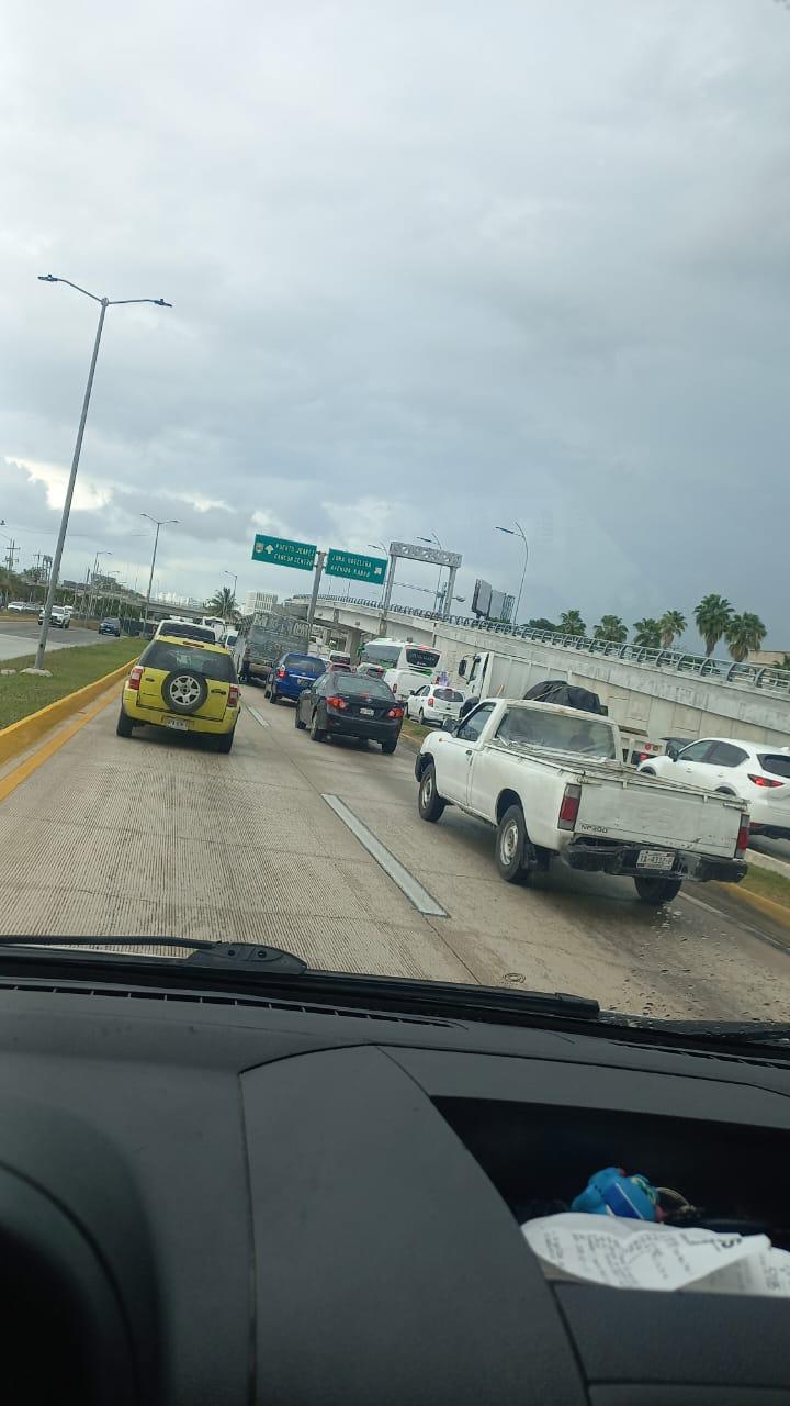 Accidentes provocan caos vial en el bulevar Colosio de Cancún
