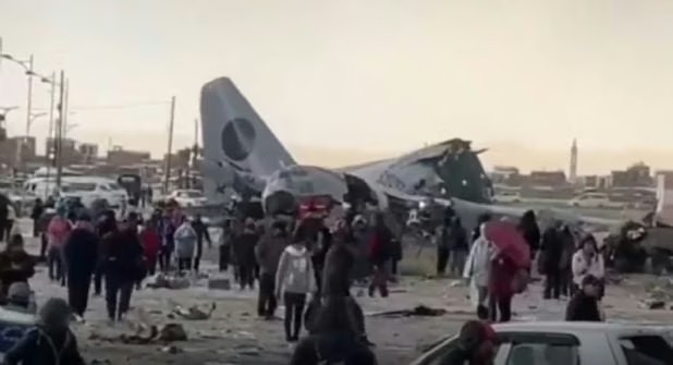Avión militar boliviano se estrella en El Alto y deja al menos 15 muertos
