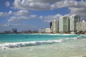 Cancún supera 88 por ciento de ocupación hotelera tras retiro de alerta de viaje de Estados Unidos