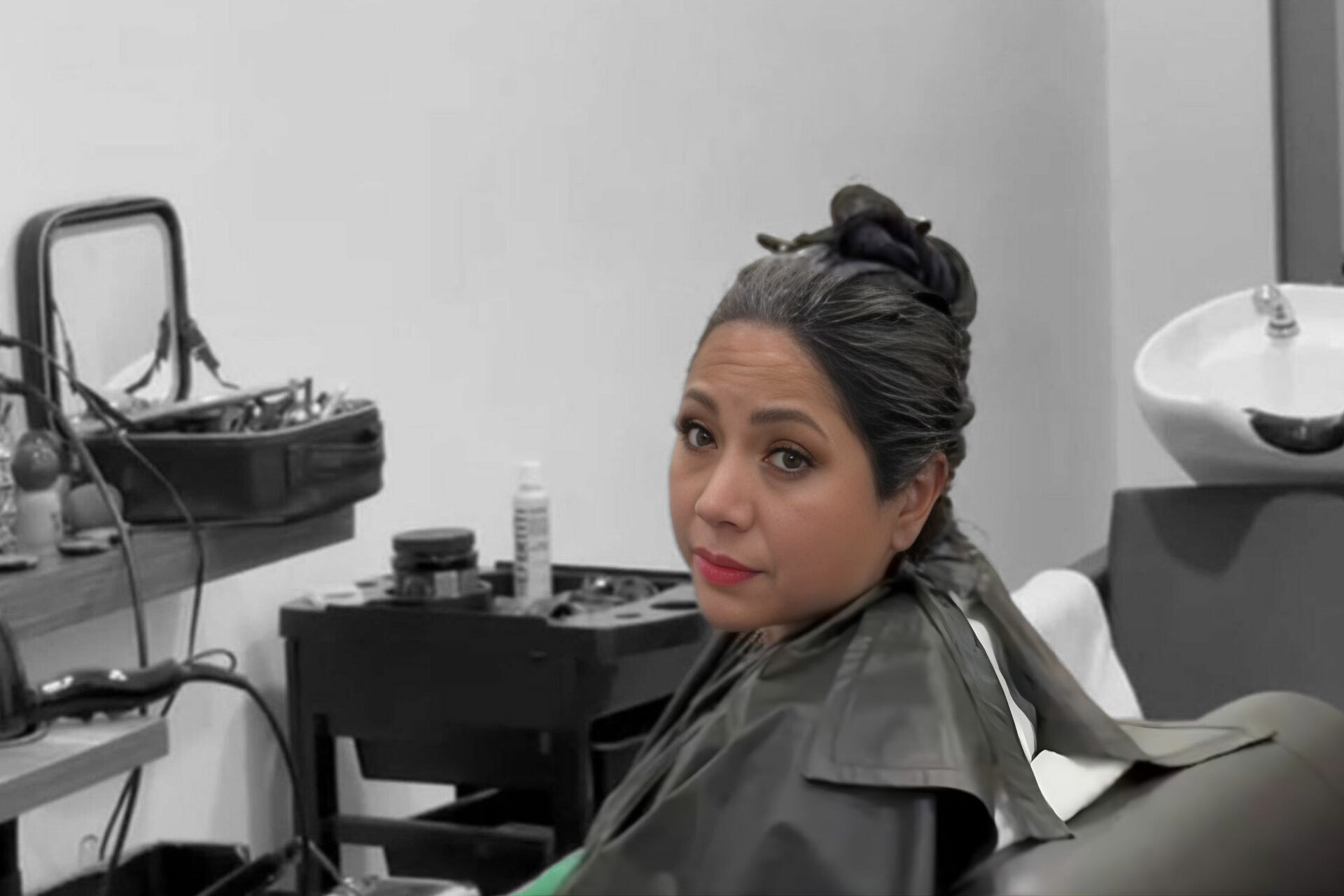 Senadora acusa trampa por usar el salón de belleza del Senado