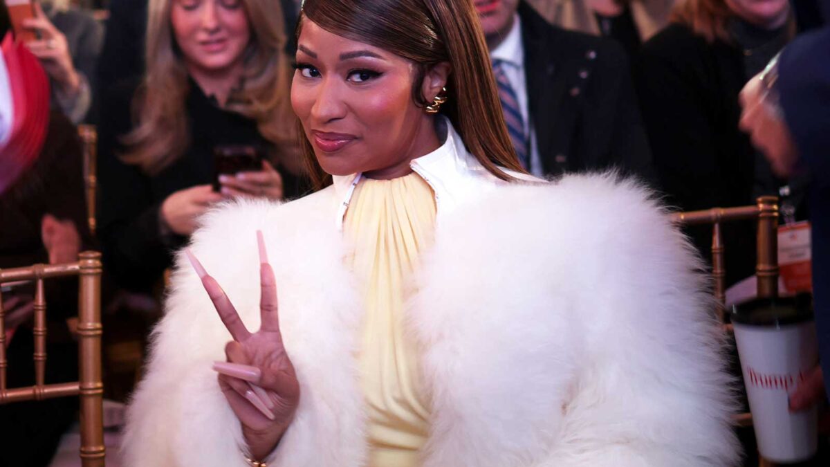 Arremete Nicki Minaj contra Trevor Noah, luego de bromas hechas en los Grammy