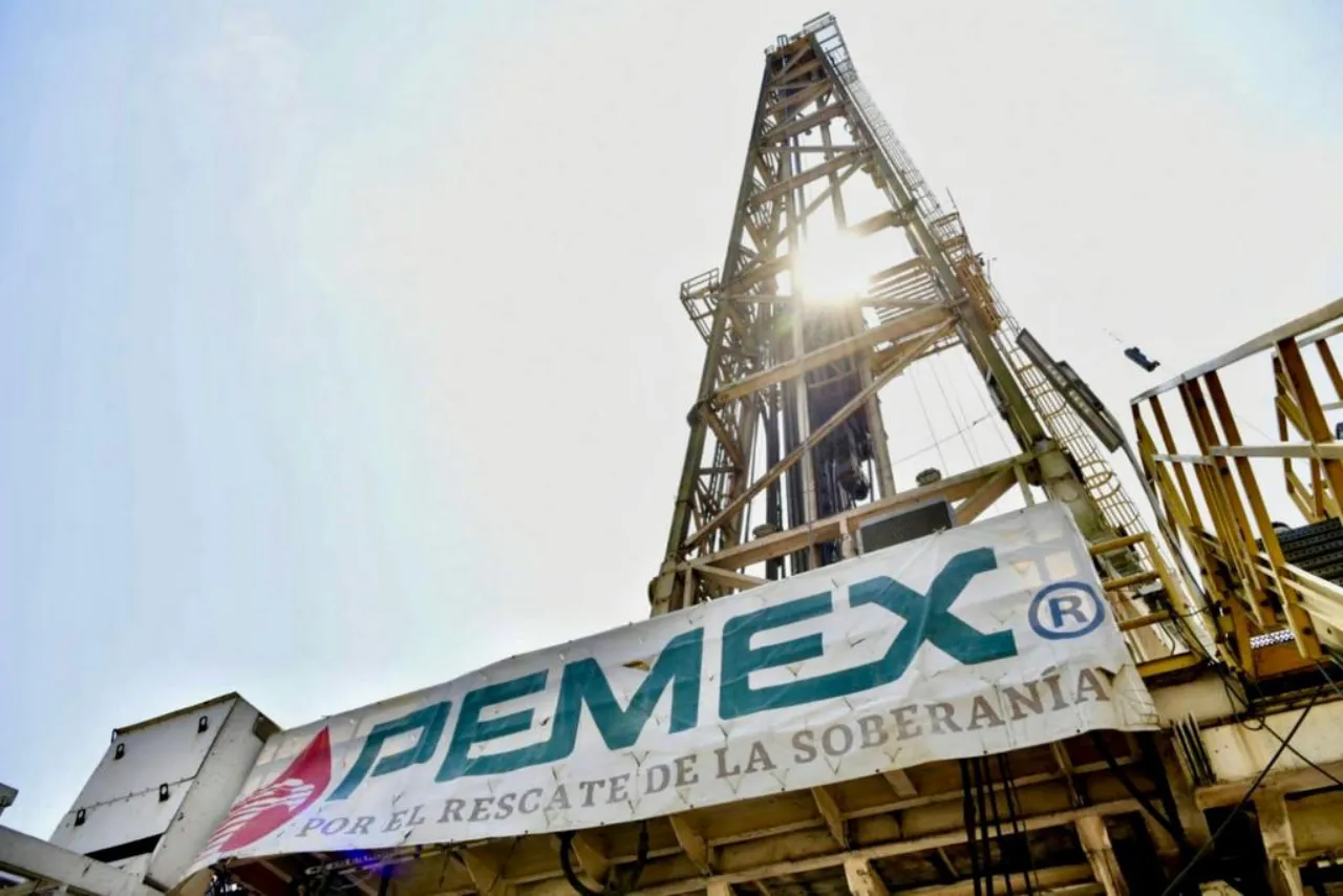 La deuda de Pemex bajó 20 por ciento en 2025 y alcanzó su nivel más bajo en 11 años, informó la Secretaría de Energía.