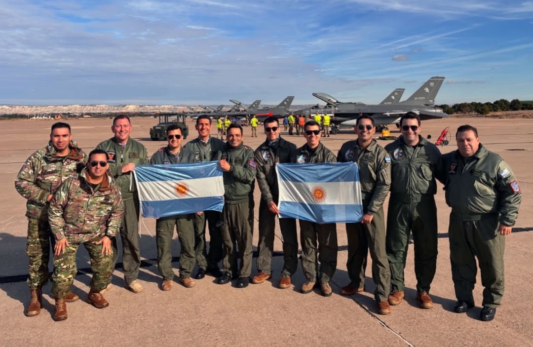 Pilotos argentinos de F16
