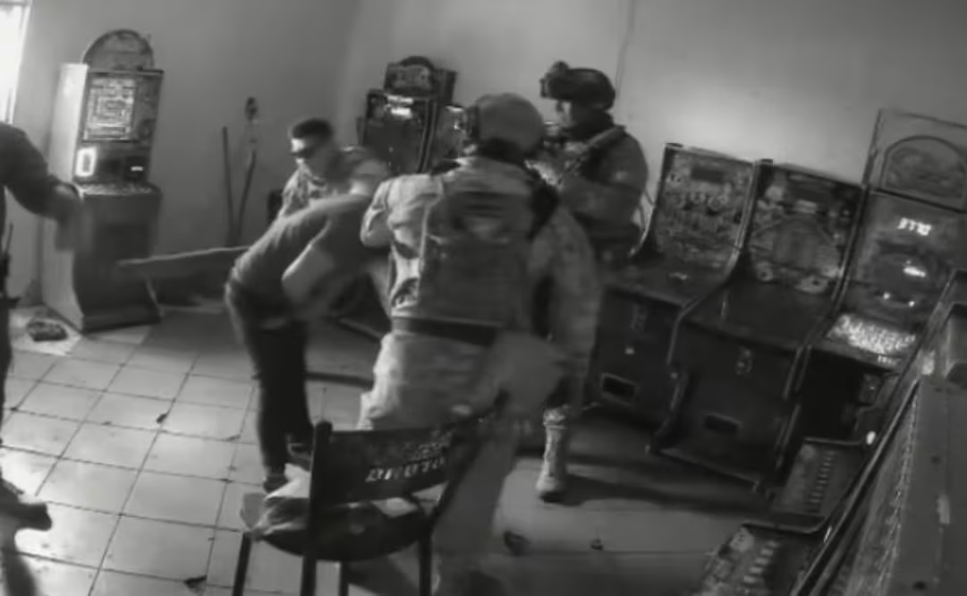 Presuntos militares golpean a jovenes en Peribán, Michoacán