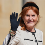 Sarah Ferguson abandona el Reino Unido y se refugia en los Emiratos Árabes tras presión mediática