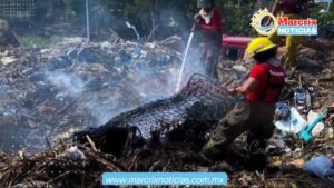 Incendio en antiguo basurero de Cancún moviliza a bomberos en zona del Arco Vial