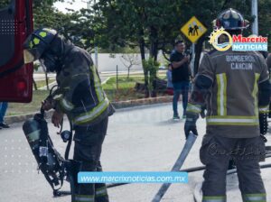 Arde palapa en la Supermanzana 227 de Cancún