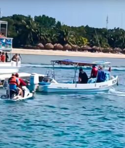 Embarcación turística se hunde en Cozumel tras maniobra repentina