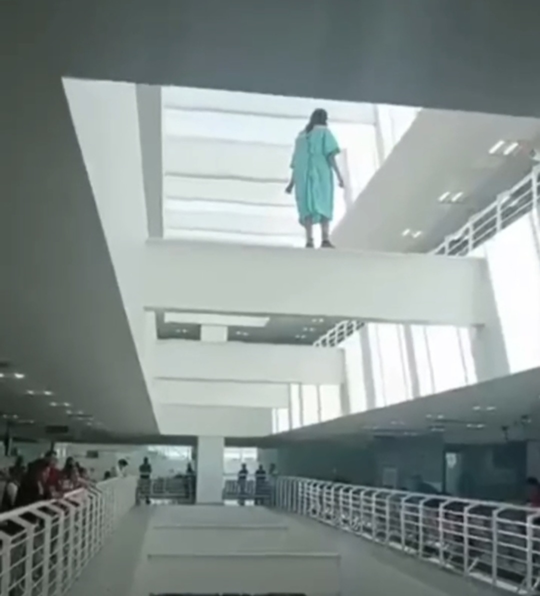 Paciente del IMSS de León intenta arrojarse de una viga