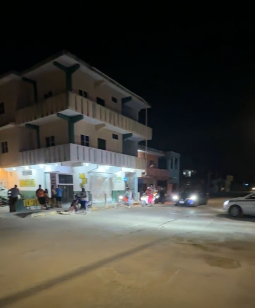 Motociclista resulta lesionado tras chocar contra un automóvil en Tulum