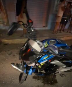 Motociclista resulta lesionado tras chocar contra un automóvil en Tulum
