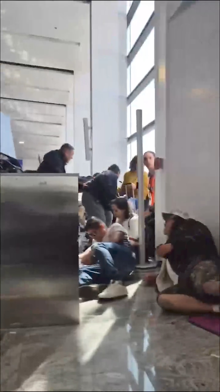 Se desata pánico y caos en aeropuertos de Guadalajara y Puerto Vallarta