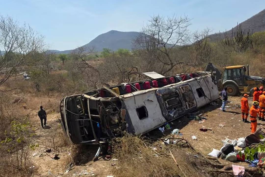 Vuelca autobús con peregrinos en Brasil, en el estado de Alagoas al regresar de una celebración religiosa y provocó una tragedia nacional.