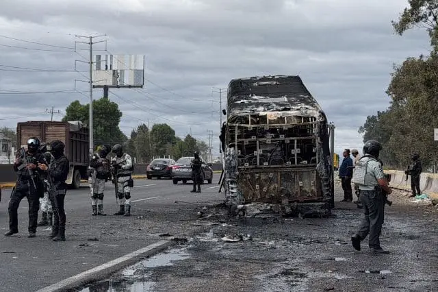Ola de violencia del CJNG deja 85 bloqueos y 70 detenidos en 11 estados