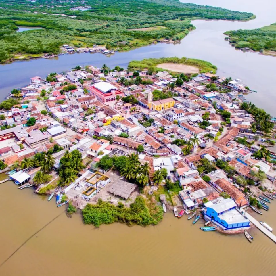 Conoce la Venecia de Nayarit, una isla con mariscos frescos y artesanías tejidas