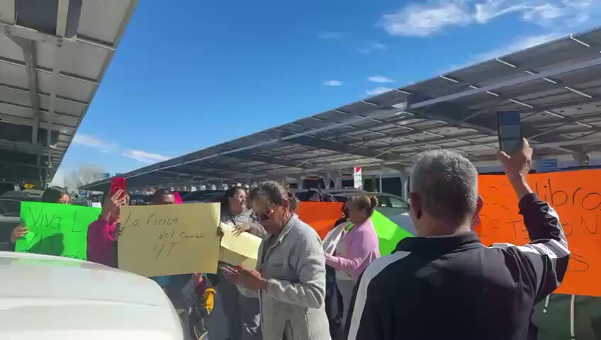 Abuchean a Marx Arriaga en Ciudad Juárez tras su salida de la SEP