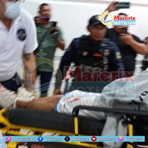 Hombre apuñalado en Villas del Paraíso fue trasladado al Hospital General bajo custodia policial
