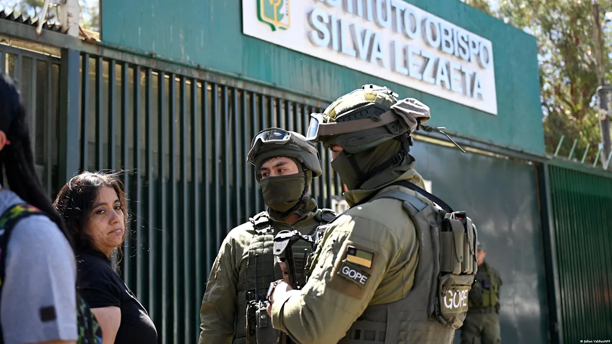 El ataque en una escuela de Chile deja una docente muerta y cuatro heridos; el presidente de ese país condenó el hecho.