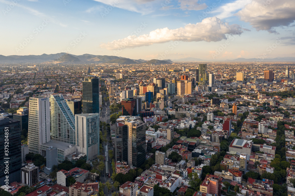 Largos traslados en las grandes ciudades aumentan la pobreza de tiempo en México