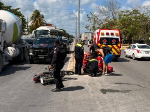 Motociclista termina lesionado tras fuerte choque en Tulum