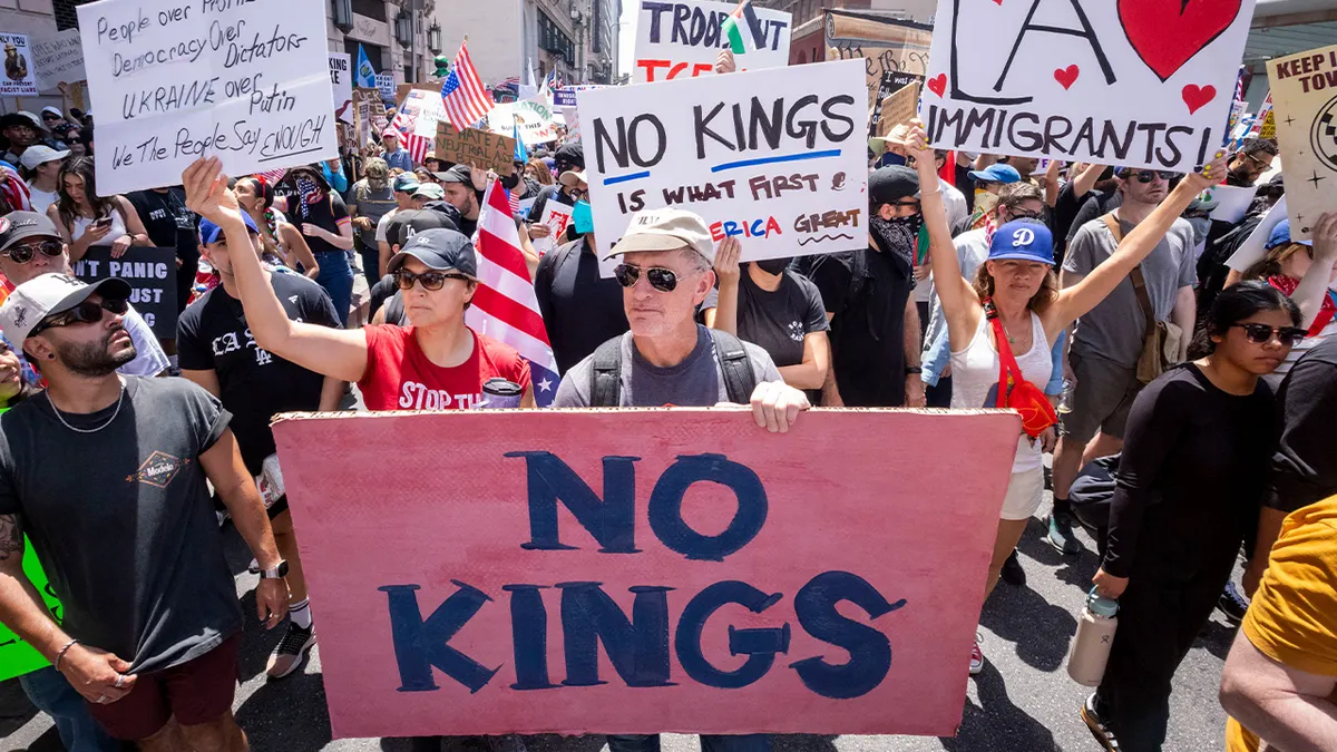 Robert De Niro impulsa marcha No Kings en Estados Unidos contra Trump