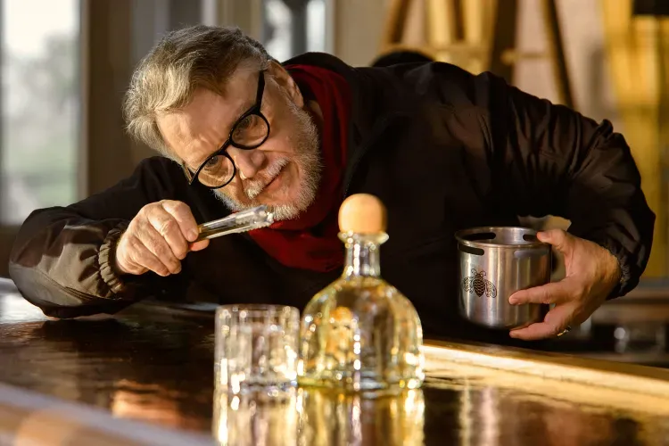Guillermo del Toro lanza la campaña tequilera The Perfect Pour tras los Oscar