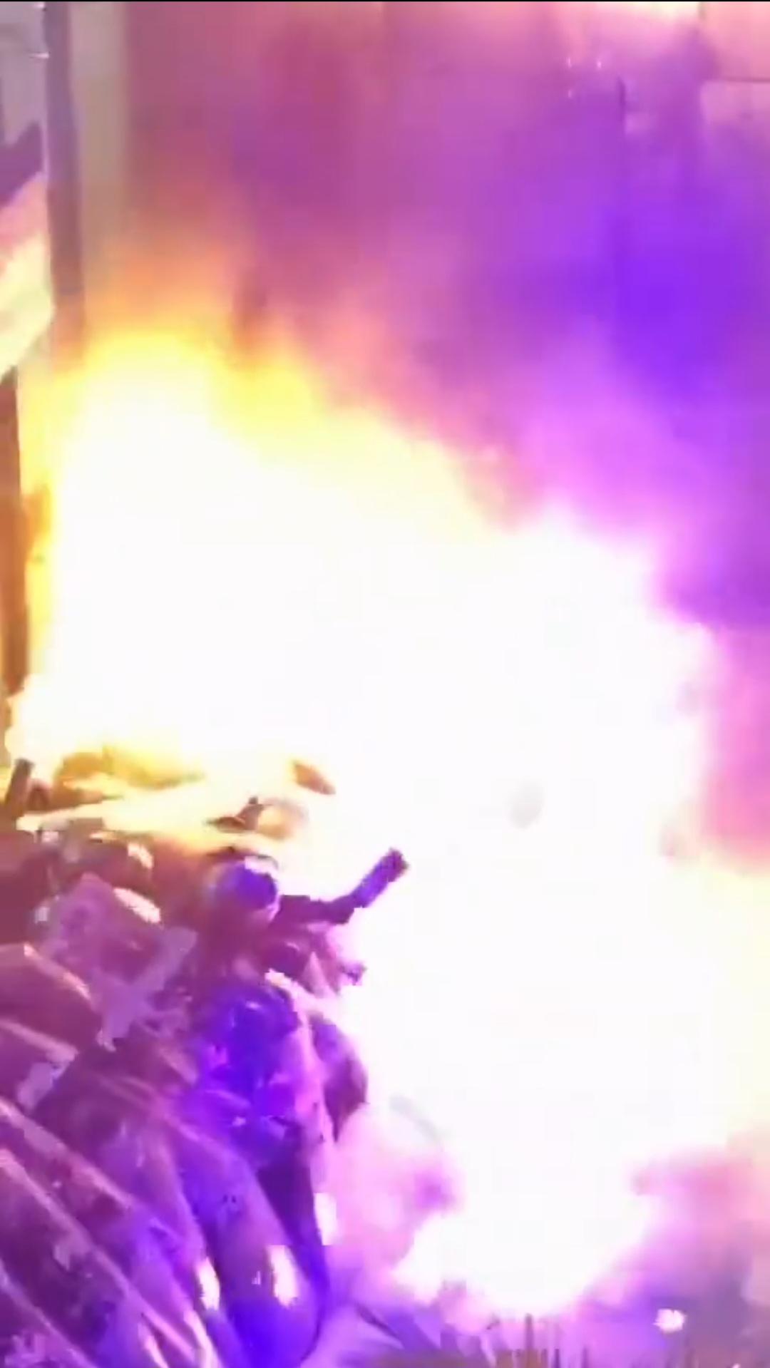 Marcha del 8M en Campeche deja 11 mujeres detenidas por prenderle fuego a policías