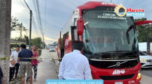 Persona muere en un ADO a la entrada de Cancún, al parecer por causas naturales
