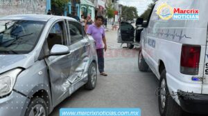 Choque en Cancún moviliza a servicios médicos en la avenida Industrial