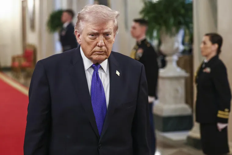 Mujer acusa a Trump de agredirla cuando ella tenía menos de 15 años