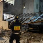 Misiles iraníes con fragmentación golpean terminal ferroviaria en Tel Aviv