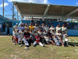 Toque de Bolas tumba al campeón Azulejos con explosivo rally en Isla Mujeres