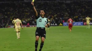 FMF entregó 54 gafetes internacionales a árbitros mexicanos