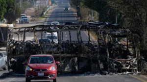 Irán ataca a Israel y países del Golfo mientras trata de aumentar la presión sobre Estados Unidos