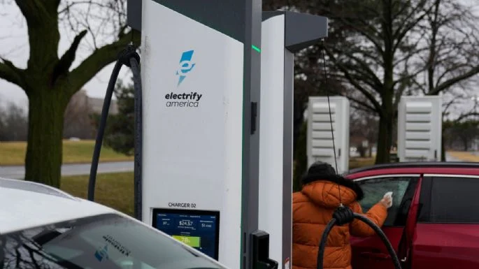 Guerra con Irán dispara el precio de la gasolina