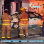 Taxista baleado en Cancún sobrevive a persecución, choque e incendio de su unidad.