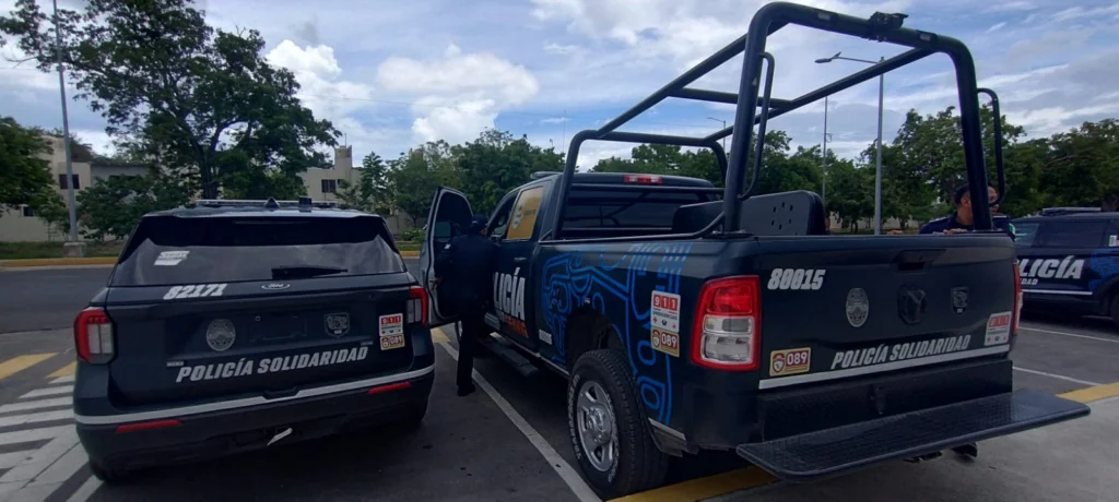 niños solos playa del carmen