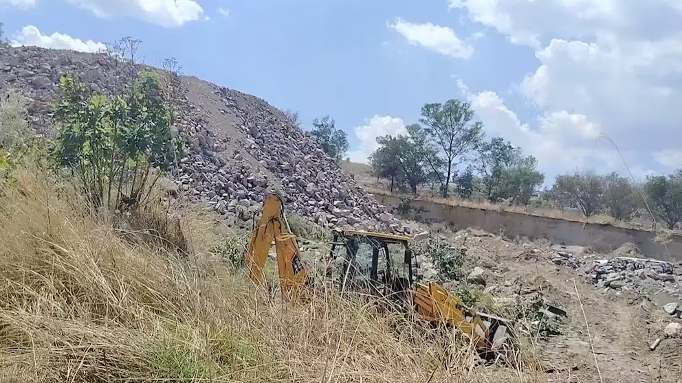 Hallaron 12 bolsas con restos óseos en fosa clandestina en Tlajomulco, Jalisco