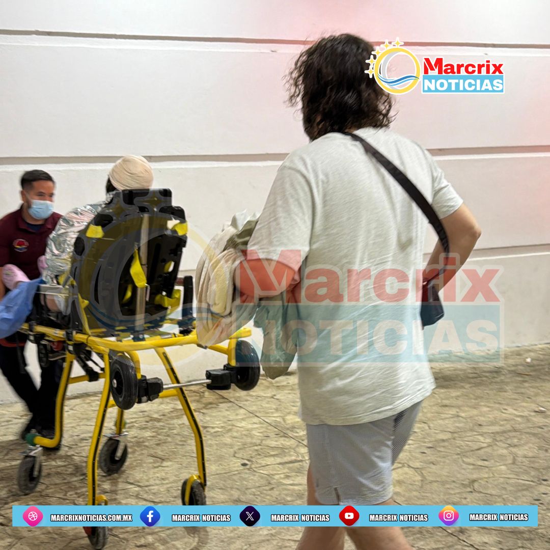 Moto acuatica embiste a turistas en playa de Cancún