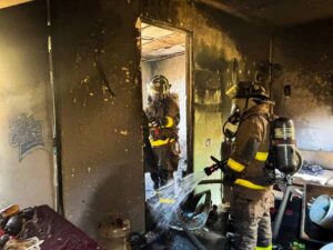 Incendio consume departamento en el fraccionamiento Cielo Nuevo de Cancún