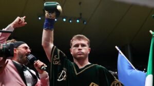 Canelo peleará en septiembre en Arabia Saudita; el rival será el que no le incomode