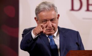 Señalan que AMLO estaría ‘palomeando’ candidaturas clave para el 2027